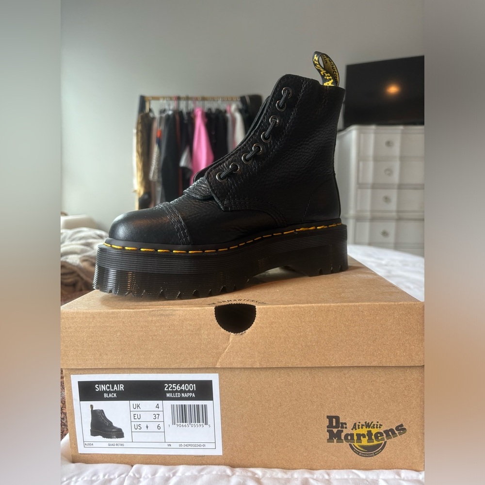 Dr. Martin Sinclair Boots -New